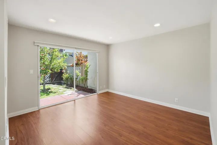 18_family room
