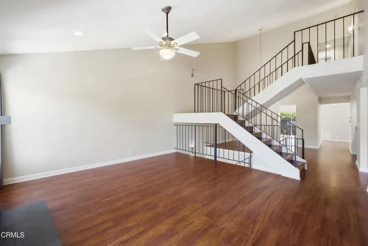 8_living room