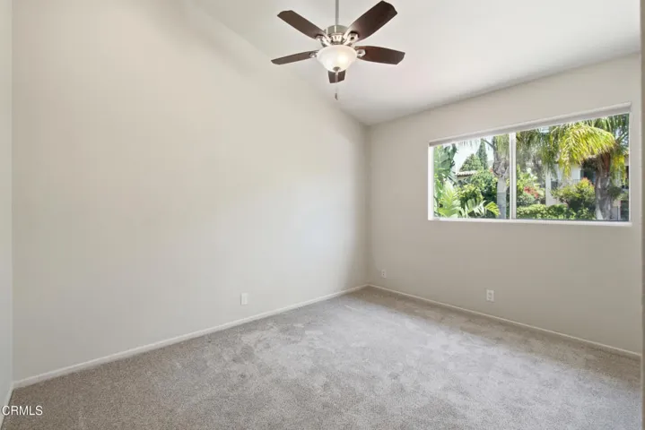 35_bedroom