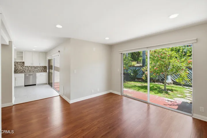 19_family room