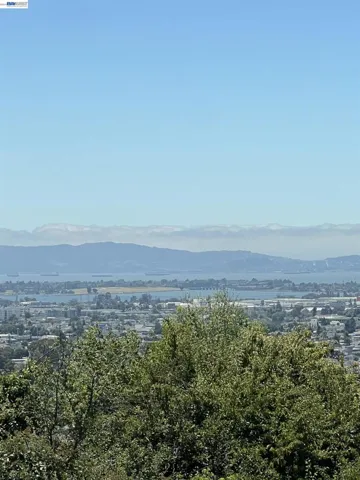 7957 Michigan Ave, Oakland, California 94605