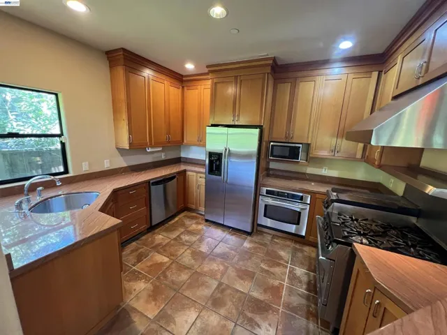 7957 Michigan Ave, Oakland, California 94605
