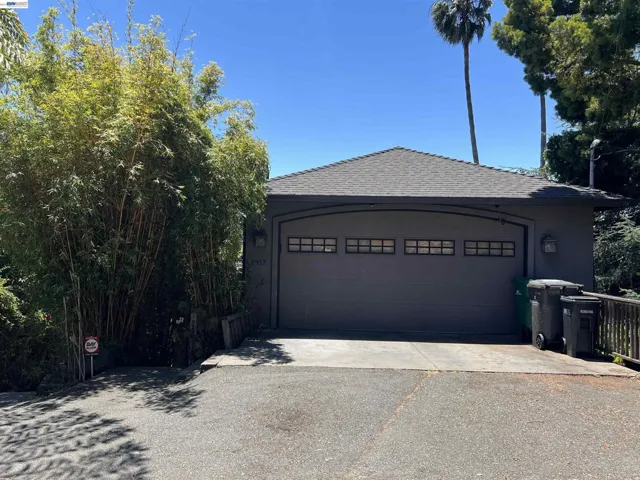 7957 Michigan Ave, Oakland, California 94605
