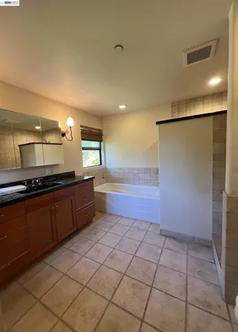 7957 Michigan Ave, Oakland, California 94605