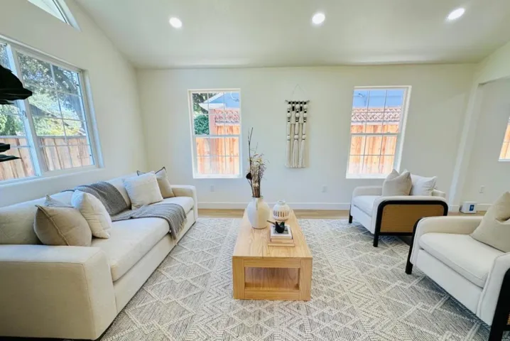 537 7th Avenue, Menlo Park, California 94025