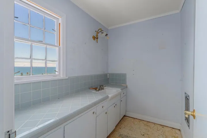 6530 Manana Place, La Jolla, California 92037