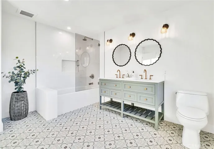 Hall Full Bath - Top Floor
