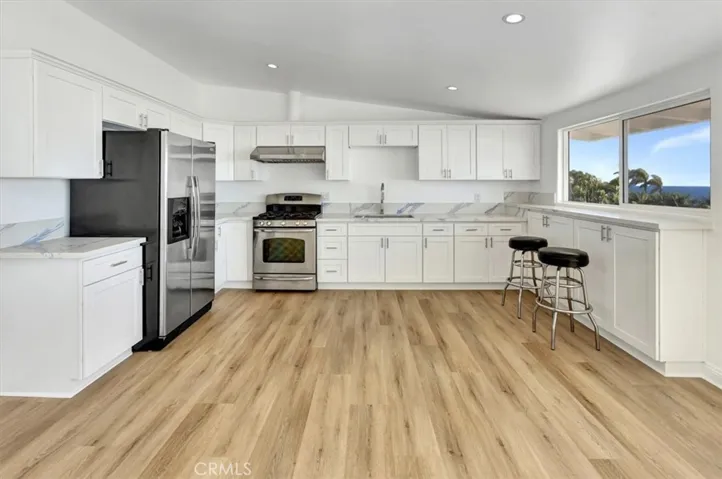 Kitchen and dining area.
