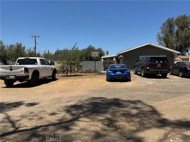 20283 Oakhill, Madera, California 93638