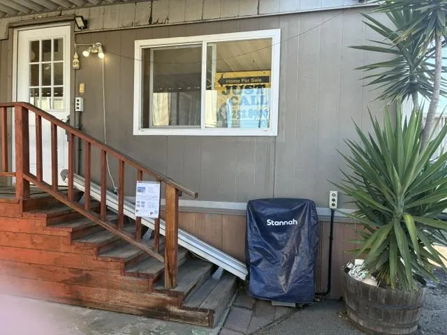 NEWER Heavy-Duty Stairlift and Low-Profile Steps to Front Door Make this Home Accessible to Many.