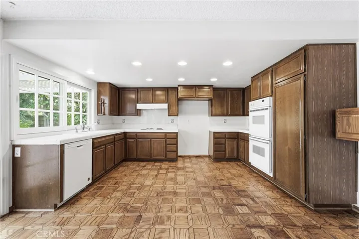 22611 Demasia, Mission Viejo, California 92691