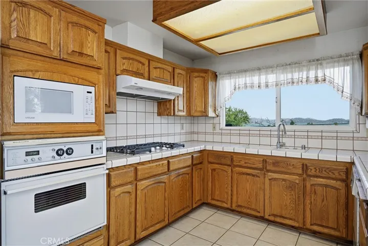 7926 Richard Drive, Lucerne, California 95458