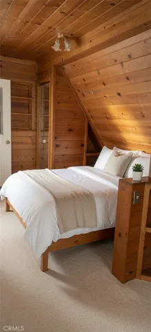 ADU Upstairs Bedroom