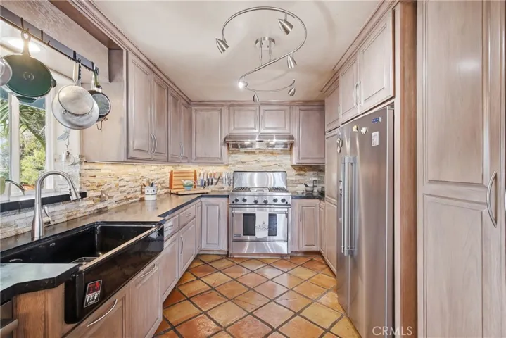 4582 4th, Carpinteria, California 93013