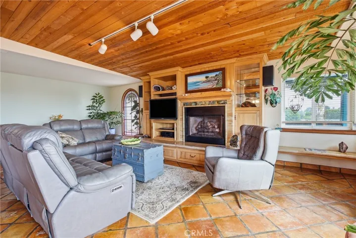 4582 4th, Carpinteria, California 93013