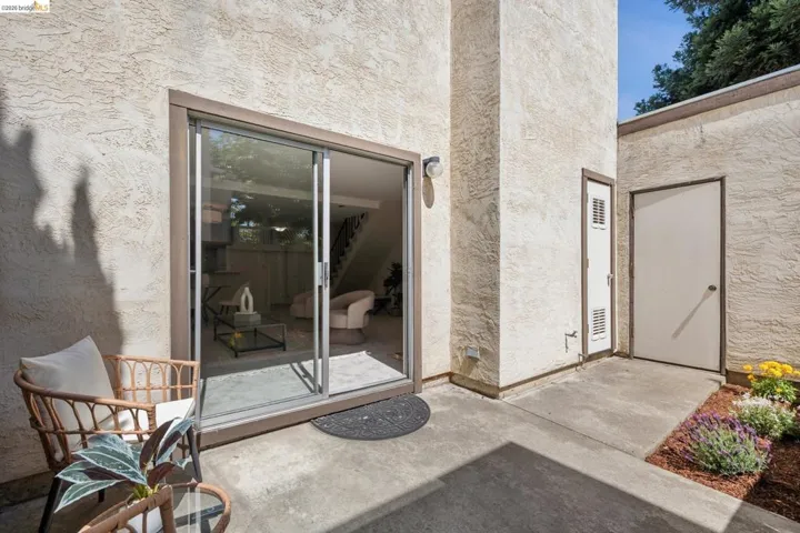 1563 Carpentier, San Leandro, California 94577