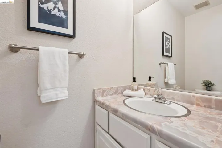 1563 Carpentier, San Leandro, California 94577