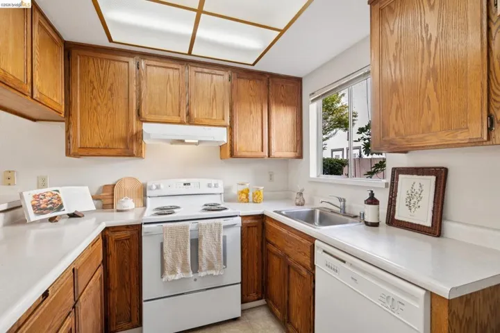 1563 Carpentier, San Leandro, California 94577
