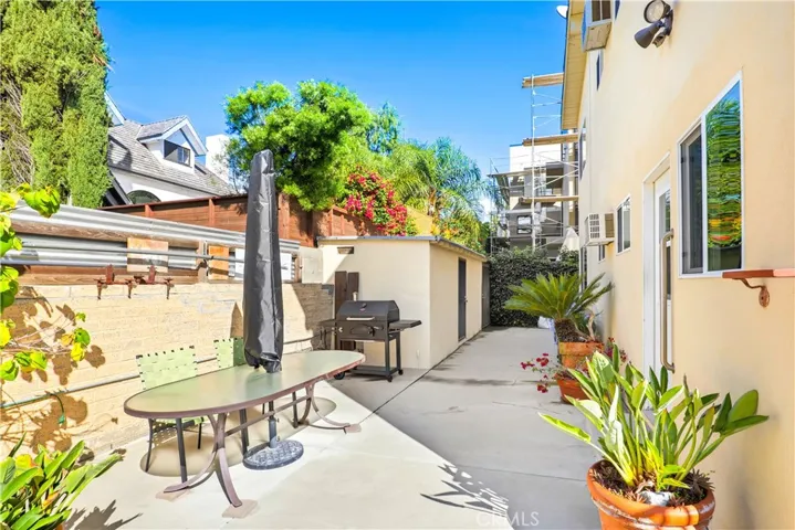 5923 Woodman Avenue, Valley Glen, California 91401