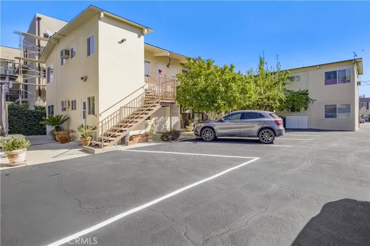 5923 Woodman Avenue, Valley Glen, California 91401