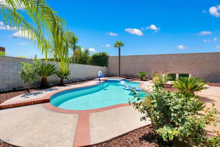 38-295 E Blue Mountain Way-33