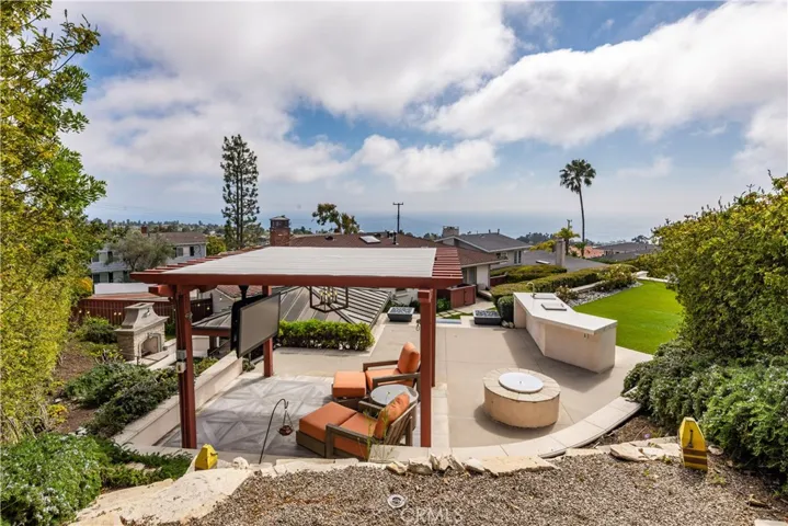 Top level entertaining area