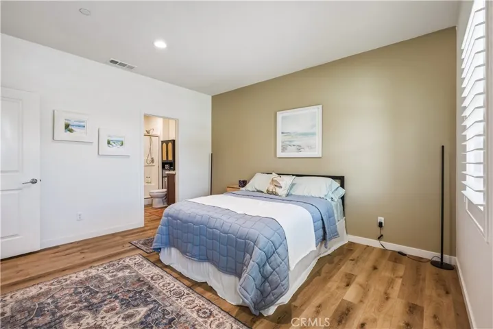 downstairs bedroom en-suite