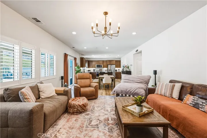 Open floor plan great for entertaining