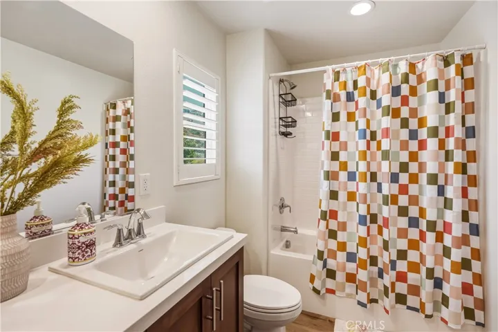 upstairs full bathroom