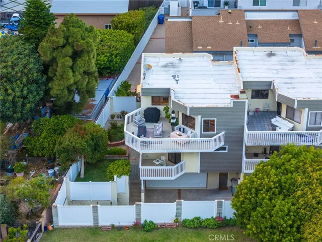 A drone view of the offset between the two adjacent units
