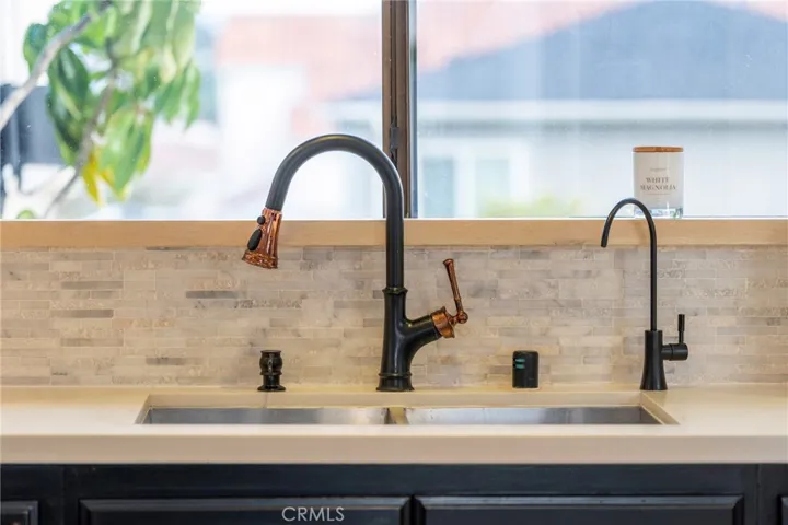 Elegant kitchen faucets and stainless steel sink