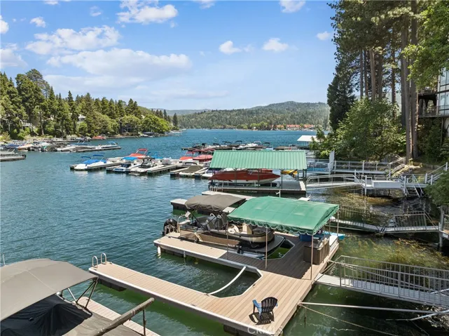 304 Lake Knoll Drive, Lake Arrowhead, California 92352