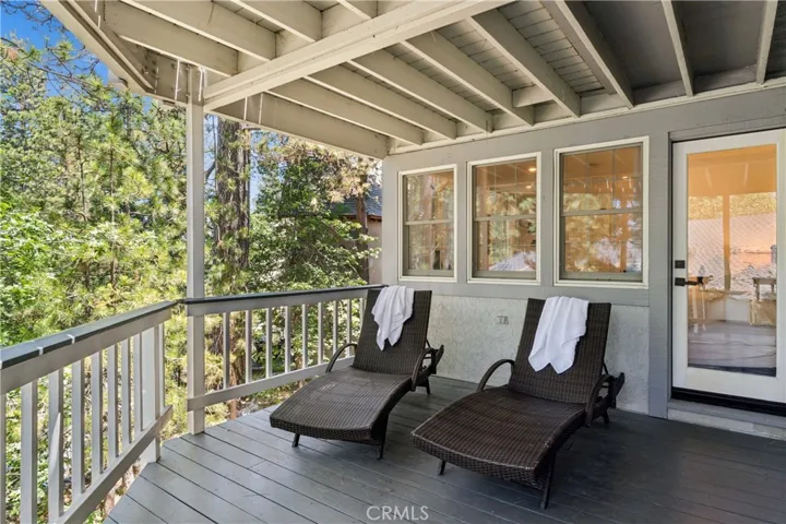 304 Lake Knoll Drive, Lake Arrowhead, California 92352