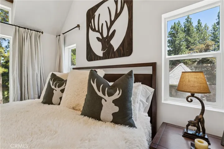 304 Lake Knoll Drive, Lake Arrowhead, California 92352