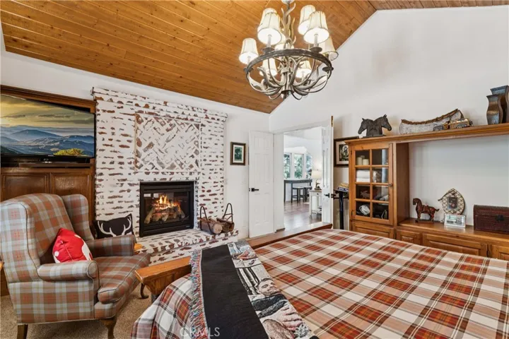 304 Lake Knoll Drive, Lake Arrowhead, California 92352