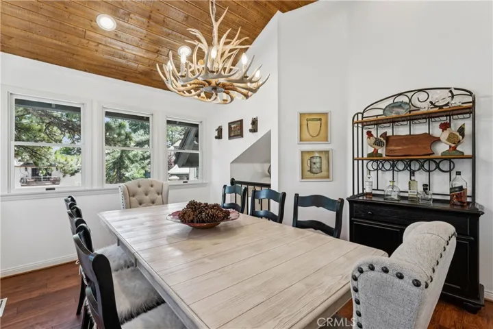 304 Lake Knoll Drive, Lake Arrowhead, California 92352