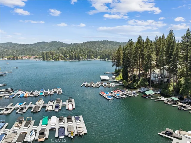 304 Lake Knoll Drive, Lake Arrowhead, California 92352