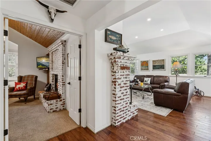 304 Lake Knoll Drive, Lake Arrowhead, California 92352