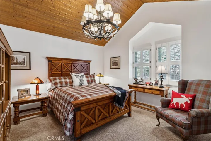 304 Lake Knoll Drive, Lake Arrowhead, California 92352