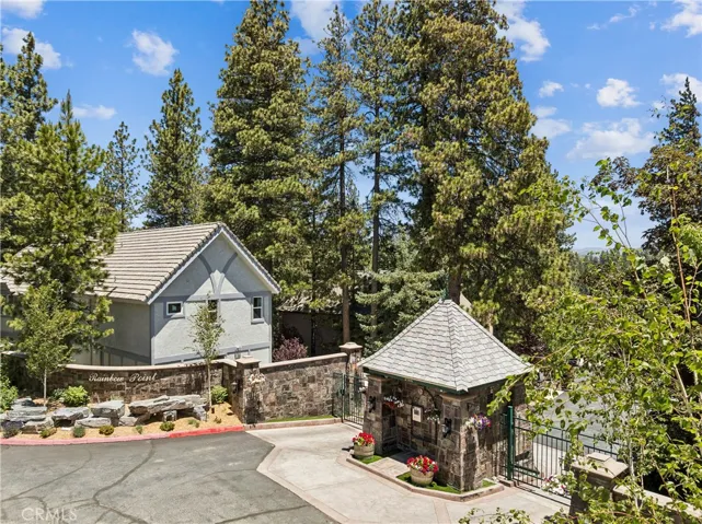 304 Lake Knoll Drive, Lake Arrowhead, California 92352