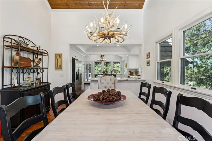 304 Lake Knoll Drive, Lake Arrowhead, California 92352