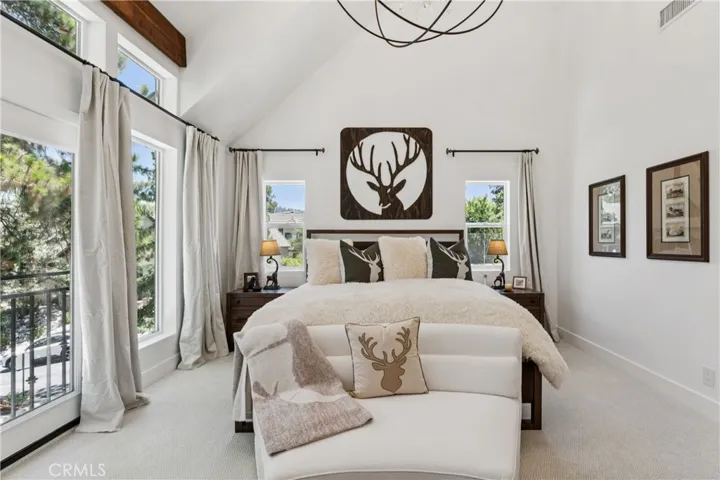 304 Lake Knoll Drive, Lake Arrowhead, California 92352