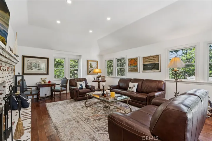 304 Lake Knoll Drive, Lake Arrowhead, California 92352