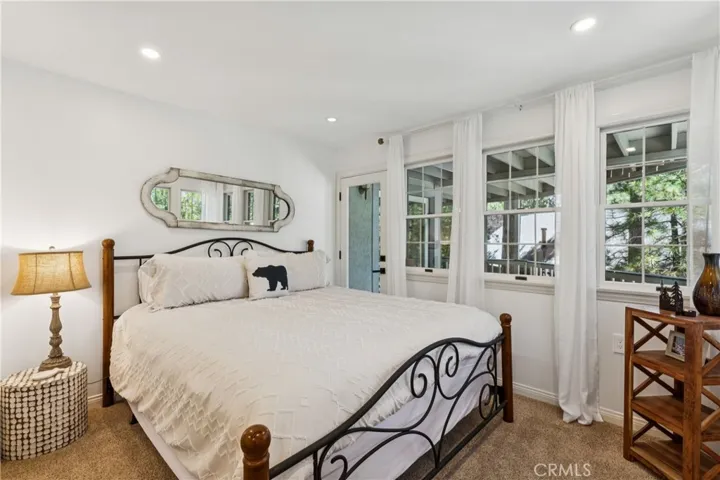 304 Lake Knoll Drive, Lake Arrowhead, California 92352