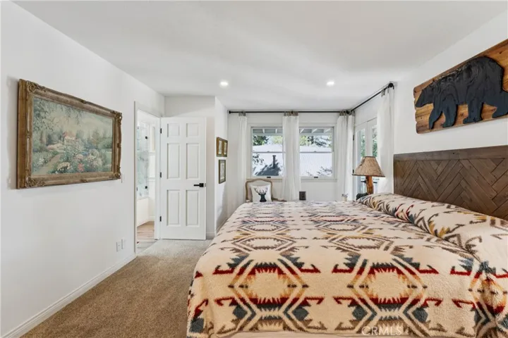 304 Lake Knoll Drive, Lake Arrowhead, California 92352