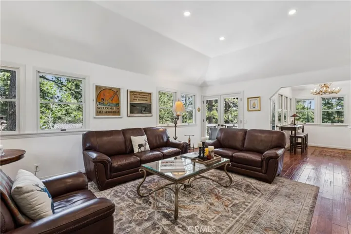 304 Lake Knoll Drive, Lake Arrowhead, California 92352