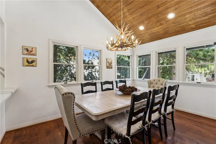 304 Lake Knoll Drive, Lake Arrowhead, California 92352