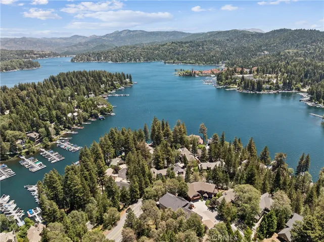 304 Lake Knoll Drive, Lake Arrowhead, California 92352