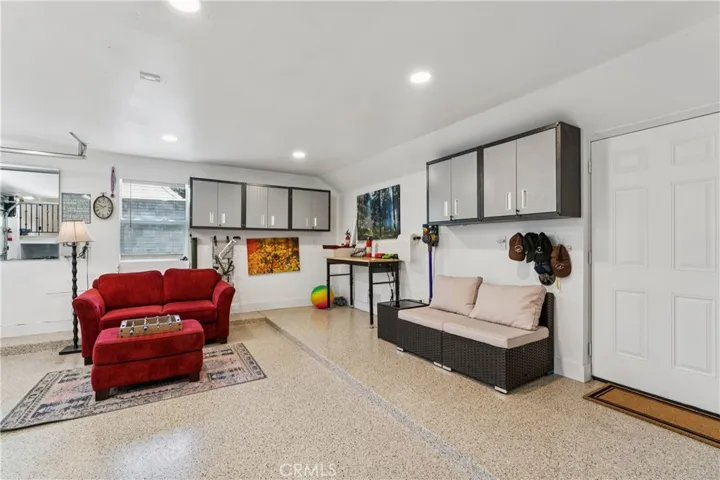 304 Lake Knoll Drive, Lake Arrowhead, California 92352