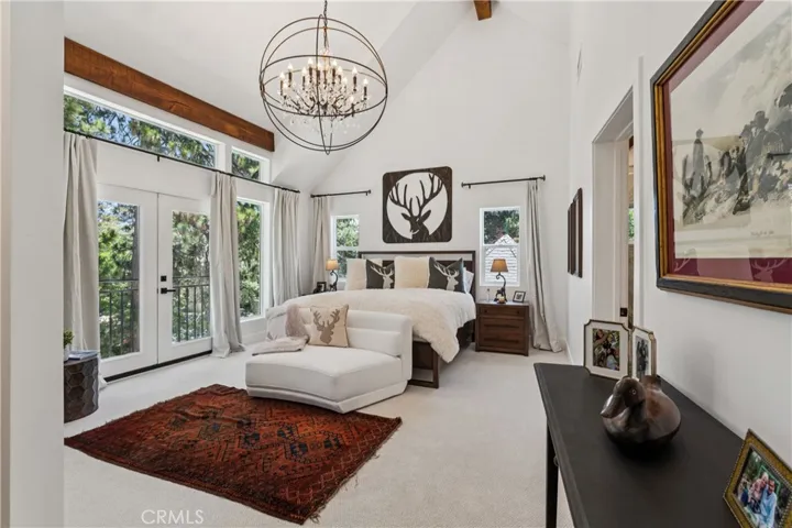 304 Lake Knoll Drive, Lake Arrowhead, California 92352